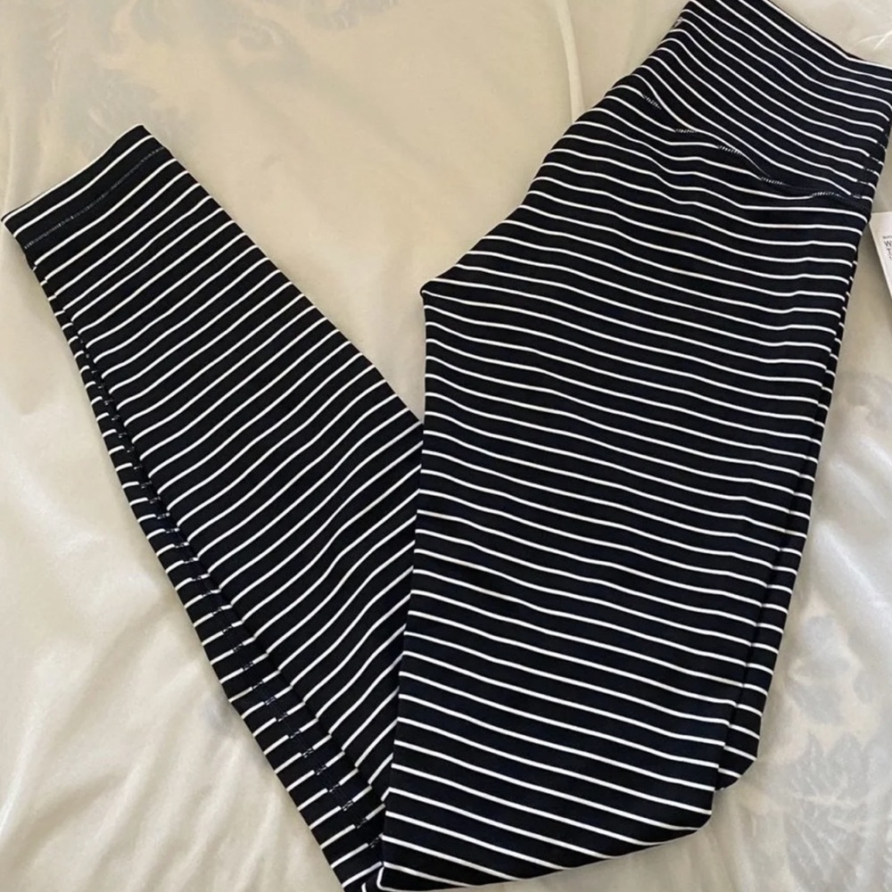 Lululemon size 4
